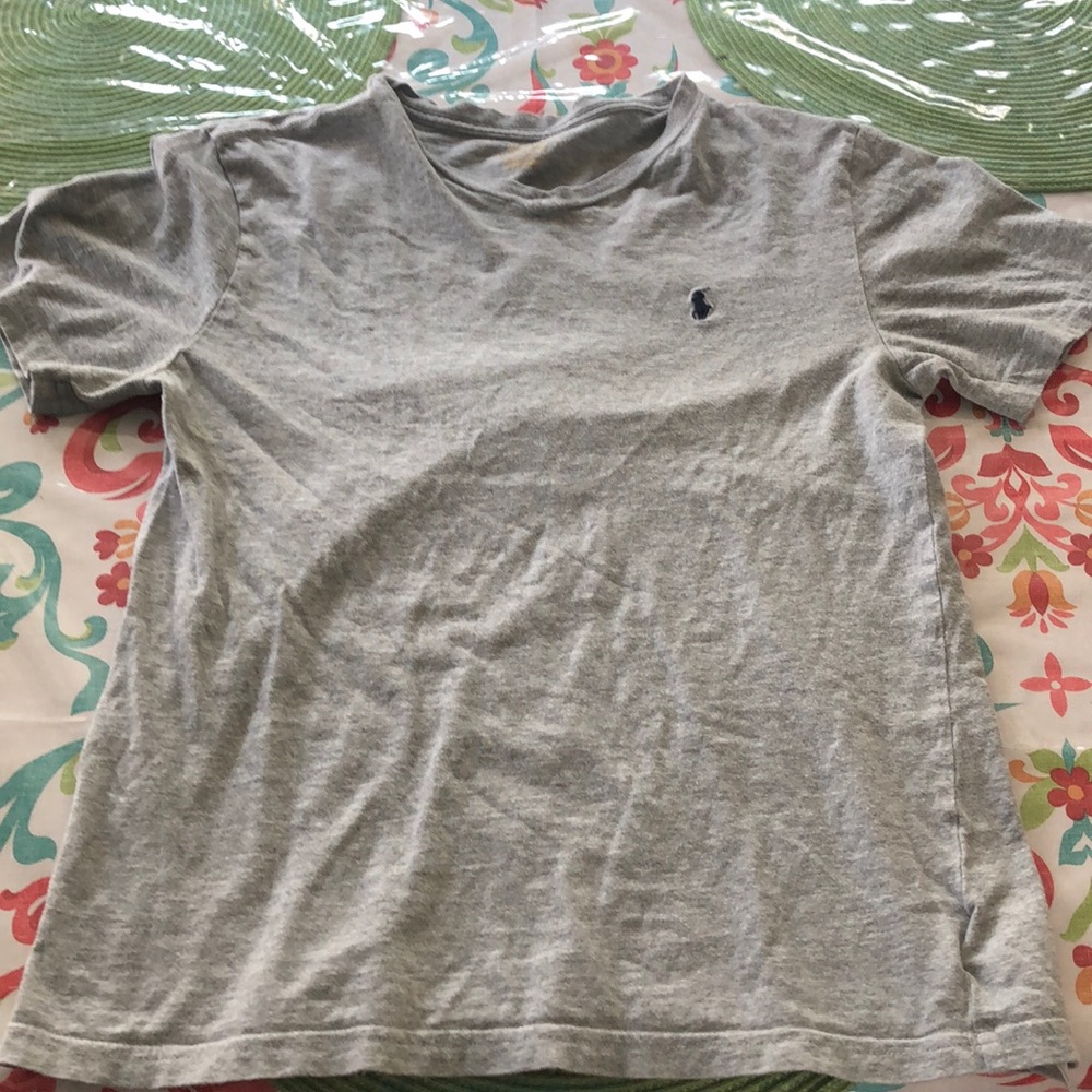Short sleeved gray polo tee